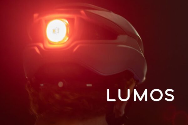 スマートライトが標準装備されたヘルメット「ULTRAFRY（ウルトラフライ）」がお求めやすい価格に｜LUMOS