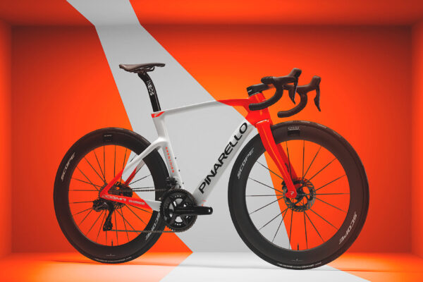 ピナレロ、イネオス・グレナディアーズの2026新カラーを発表。レプリカモデルの販売も予定｜PINARELLO