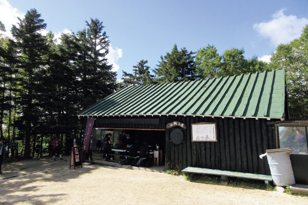北ア三大急登、合戦尾根のオアシス。「合戦小屋（かっせんごや）」｜北アルプス山小屋大全