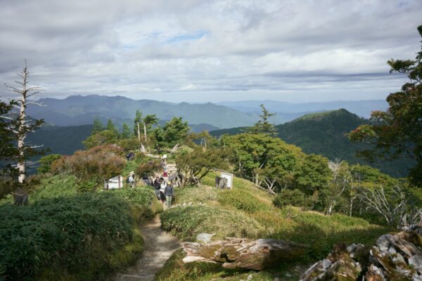 【徳島県三好市 / 剣山】ライブのあとに山へ／音と緑と街との関係 from ototabito #7-1