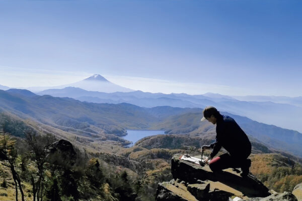 【山×書道】書道も山も、始めるのに遅いはない。 続けたぶんだけ、景色が変わる｜山時間に文化を取り入れる