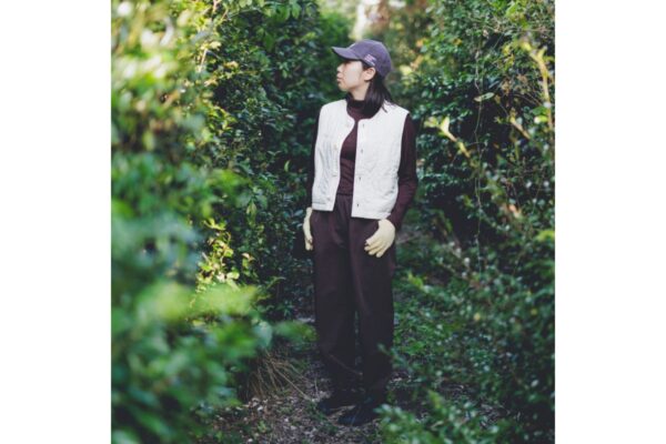 苦手だったハイネックが定番に。かわり芽の「ゆったりウールハイネックTシャツ」