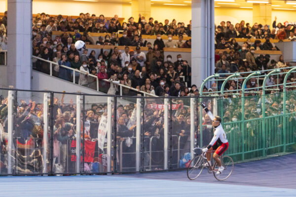 郡司浩平が地元・平塚で悲願のグランプリ初優勝｜KEIRINグランプリ2025