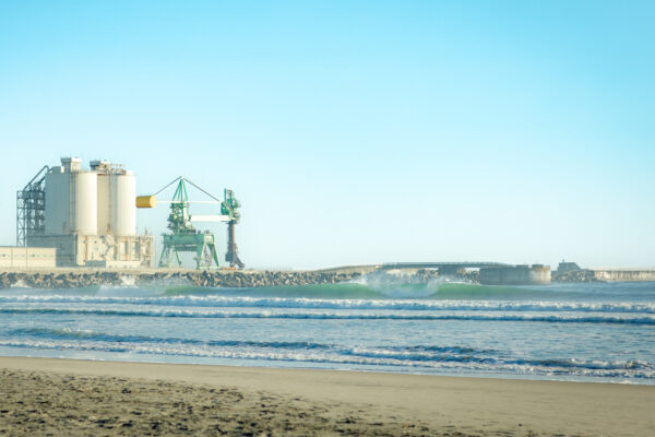 抽選でウエットスーツが当たる！全国のサーファー向けアンケート調査キャンペーン