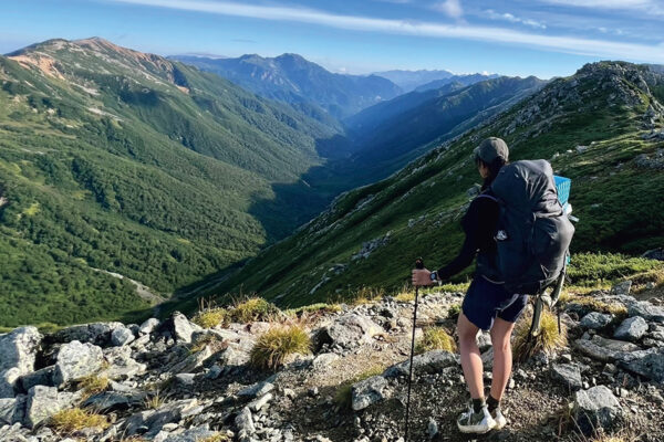 長野県の遭難件数が過去最多を更新。ゴミ問題や大雪の予報、最新の熊対策まで解説。今号のPEAKS HEADLINE｜PEAKS 2026年1月号