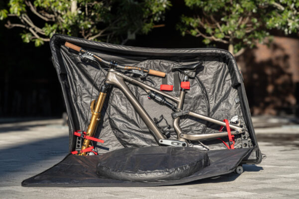 大人気の「BIKE TRAVEL BAG」シリーズが入荷＆新モデルの販売が開始｜EVOC