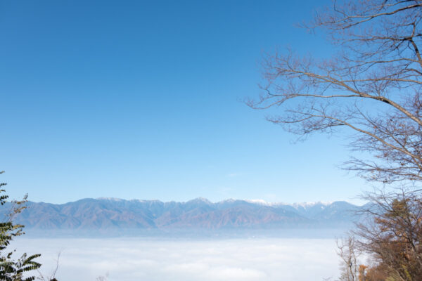 雪で山から遠ざかる季節に聴きたい、記憶をたどる山のプレイリスト