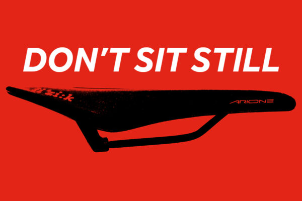 フィジークが名作サドル「ARIONE」を刷新　現代のロードレースに合わせて進化したアイコン｜fi‘zi:k