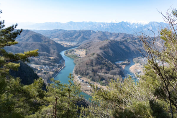 雅な名前の京ヶ倉。凛とした佇まいの奥にしっかりと登りごたえを秘めた里山