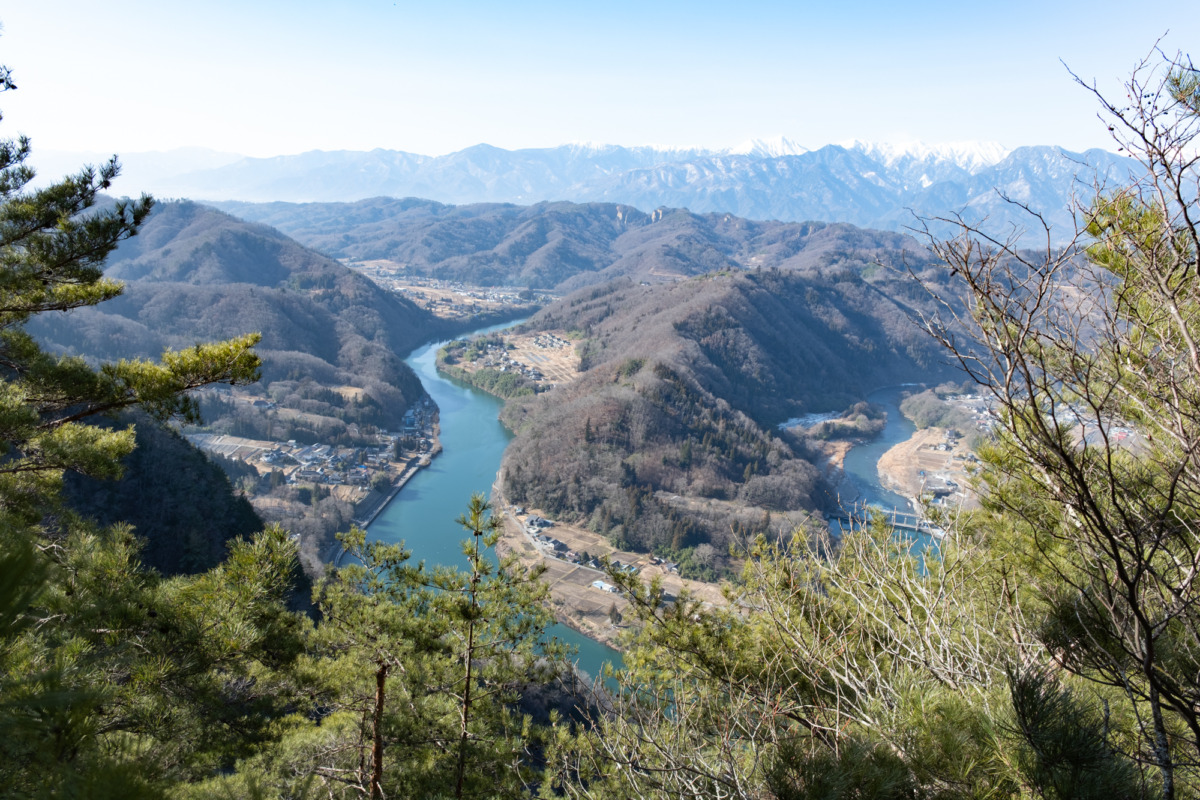 雅な名前の京ヶ倉。凛とした佇まいの奥にしっかりと登りごたえを秘めた里山