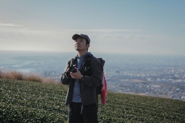 【HIKER’S CAMERA】OM SYSTEM OM-5 Mark Ⅱ × 水野陽介｜海から山へ、変化を味わう初春の静岡歩き旅。 ー前編ー