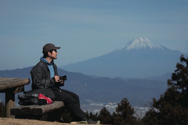 【HIKER’S CAMERA】OM SYSTEM OM-5 Mark Ⅱ × 水野陽介｜海から山へ、変化を味わう初春の静岡歩き旅。 ー後編ー