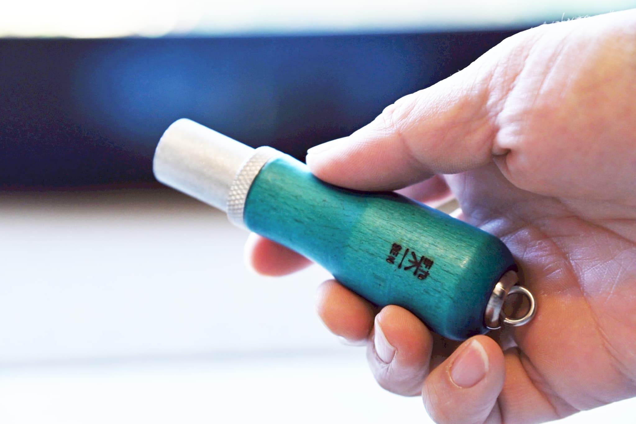 野生動物との適切な距離を保つために。音で居場所を知らせるアイテム「OTOMORI」