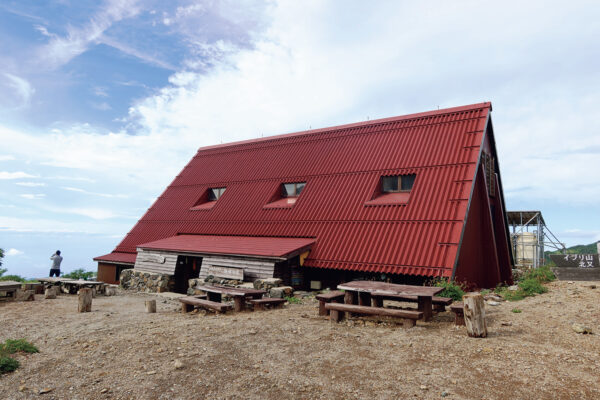 【山小屋泊・テント泊登山】管理人が常駐する小屋では北アルプス最北。「朝日小屋（あさひごや）」｜北アルプス山小屋大全