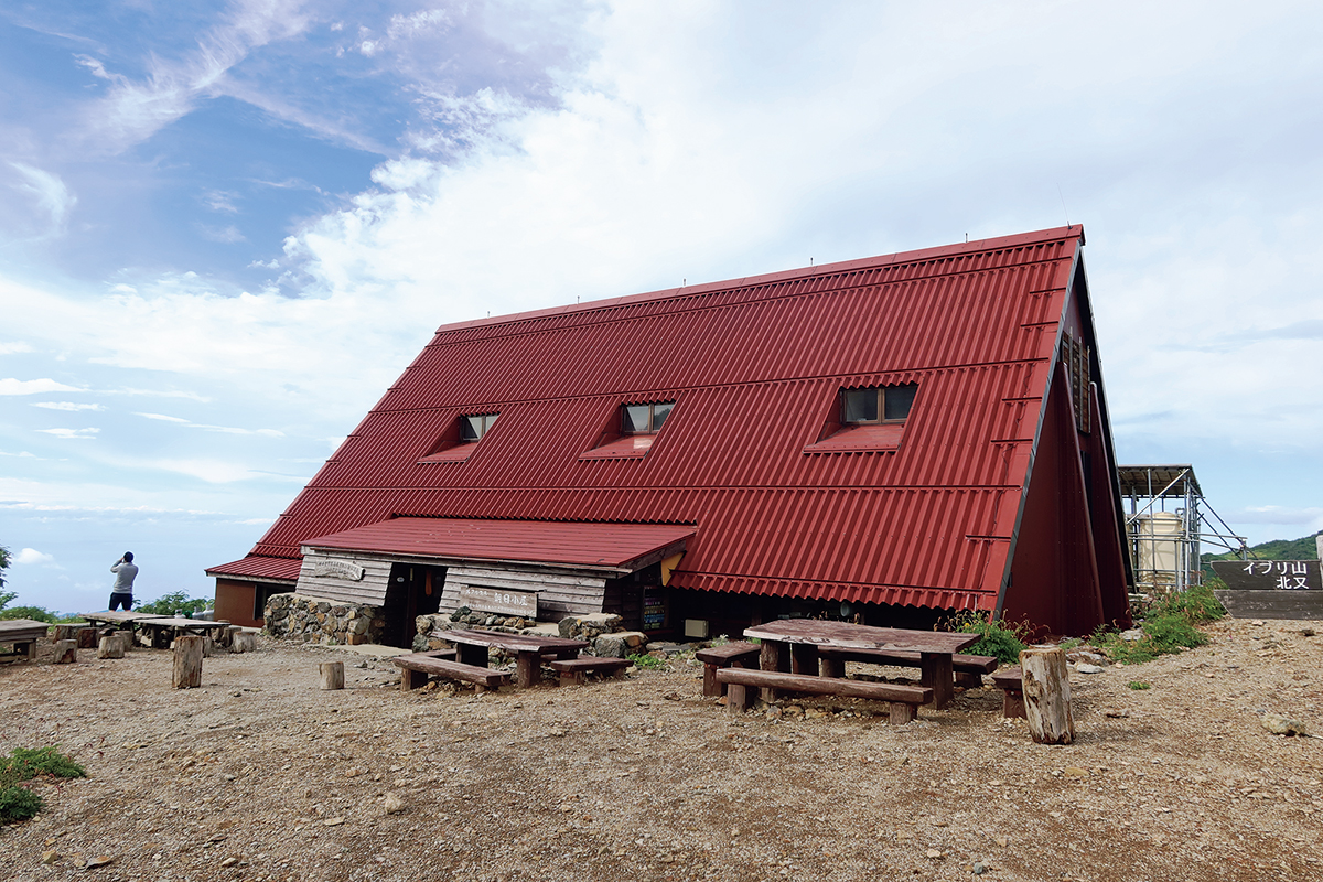 【山小屋泊・テント泊登山】管理人が常駐する小屋では北アルプス最北。「朝日小屋（あさひごや）」｜北アルプス山小屋大全