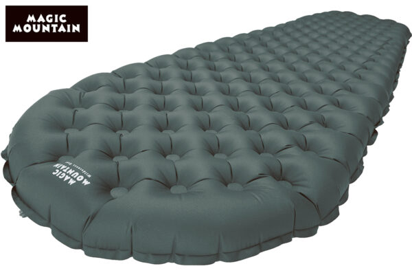 “冒険的登山”を後押しする、日本発の「ホンモノ」たち。「MAGIC MOUNTAIN（マジックマウンテン）」【PEAKS PICKUP BRAND 2026】｜PEAKS 2026年5月号