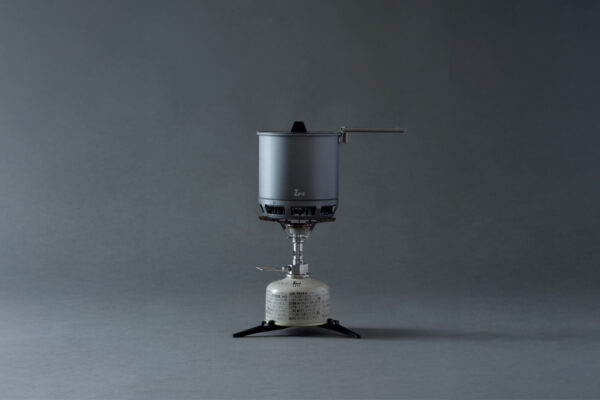 2,100kcalの高火力と汎用性。湯沸かしだけでなく”料理”もこなす、山岳調理の超新星。最軽量クラスのシステムバーナーゼインアーツのジオライト