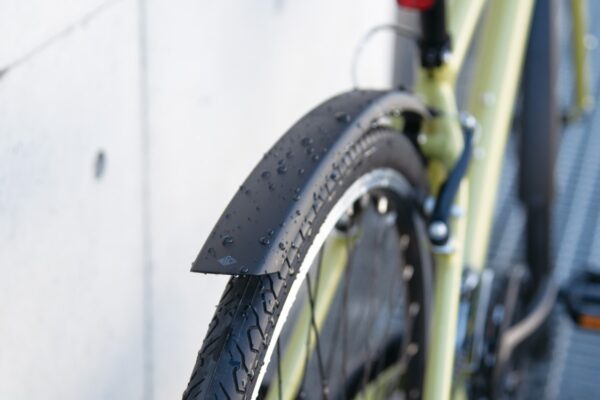 40Cタイヤにも対応！着脱式のクロスバイクフェンダーやEVA採用のロックオングリップを発売｜ADEPT