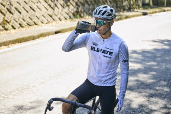 パールイズミ、高い通気性で日焼けを抑え、酷暑も快適に「ロングスリーブ ジャージ」｜PEARL iZUMi