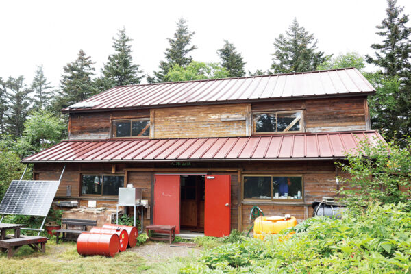 【山小屋泊・テント泊登山】にぎやかな常念山脈の隠れ家。「大滝山荘（おおたきさんそう）」｜北アルプス山小屋大全