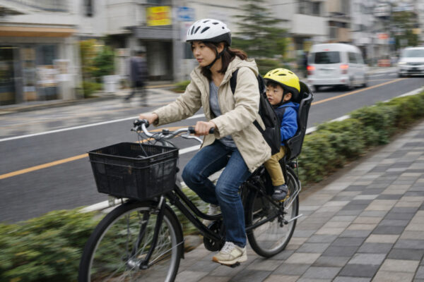 4月からの「青切符」導入で何が違反に？ 子連れ自転車でやりがちな“うっかり違反”ワースト3と対策