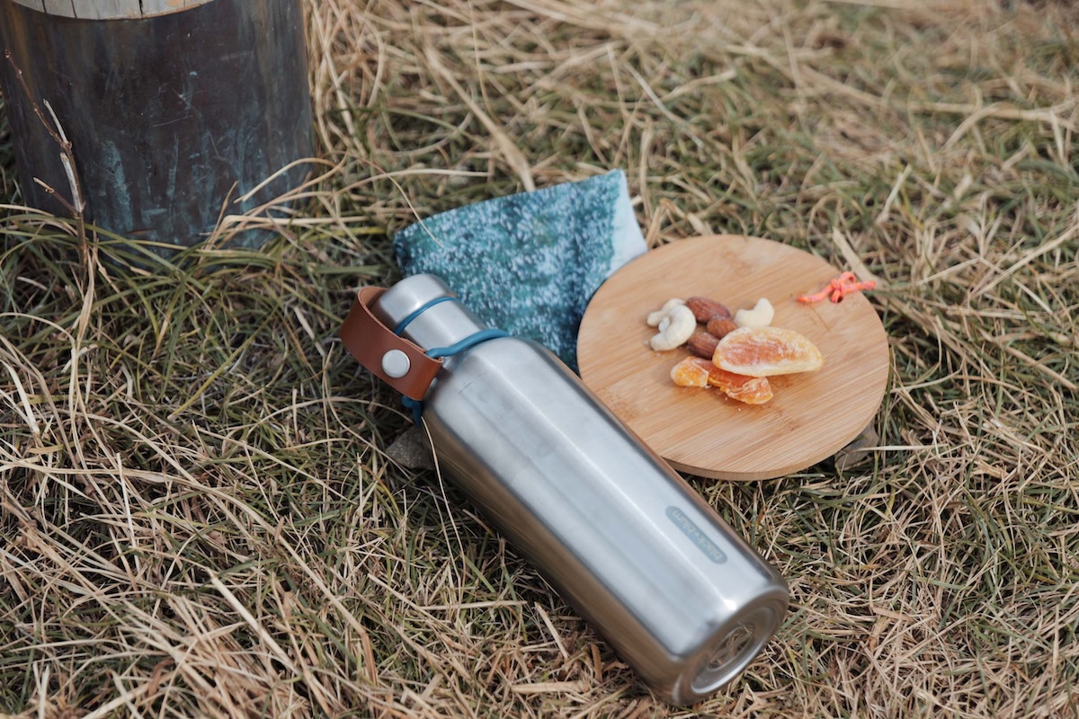 登山で使える保温ボトルをランドネ編集部がレビュー｜使い込むほど味が出る「ブラック ブルム／保温保冷ボトル S 500㎖」