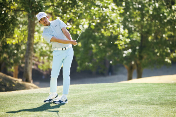 【MIZUNO(ミズノ )】都会的な洗練と機能美が融合。2026年春夏ゴルフスタイルの正解