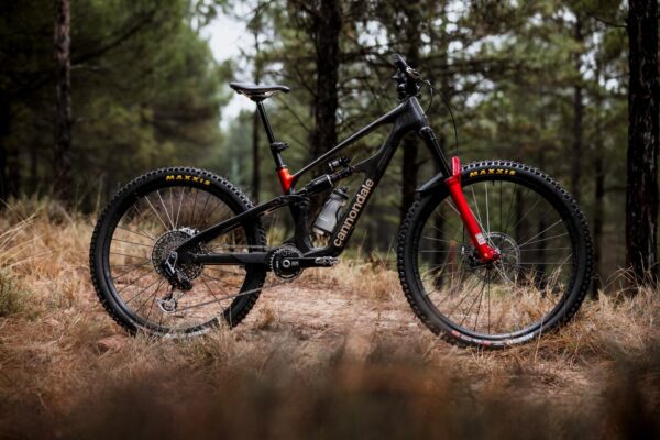 新型エンデューロバイク「Bad Habit」　マレット専用設計の本格グラビティマシン｜Cannondale