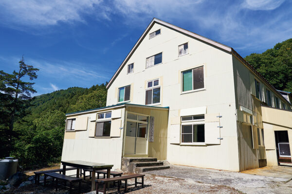 【山小屋泊・テント泊登山】黒部ダム観光のベース基地。「ロッジくろよん」｜北アルプス山小屋大全