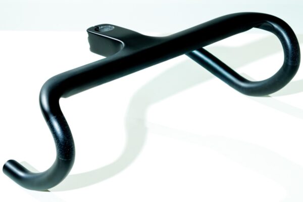 4万円を下回るカーボン一体型ハンドル「ANTARES CARBON ROAD COCKPIT」を発売｜ANTARES
