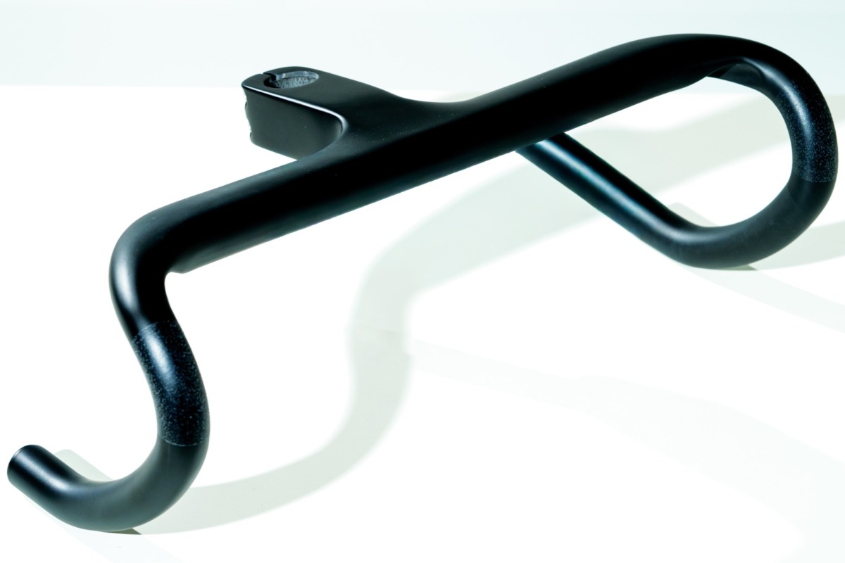 4万円を下回るカーボン一体型ハンドル「ANTARES CARBON ROAD COCKPIT」を発売｜ANTARES