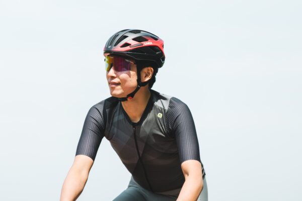 ウベックス i-volute AF ブランド初のアジアンフィットとスマートな外観を備える万能ヘルメット｜UVEX