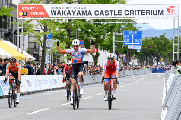 プレイベントの和歌山城クリテリウムはジェームズ・ガードナーがスプリントを制す｜ツール・ド・熊野