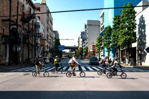 都市は“移動することで”見えてくる 建築家・千葉学氏と巡った、Brompton Urban Explorer Ride & Talk