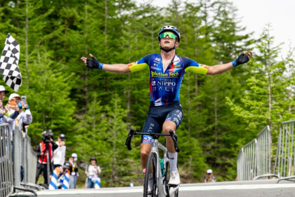 富士山でソリューションテックが圧巻のワンツー！ファッブロが激坂を制し総合首位浮上、UKYO陥落｜TOJ2026