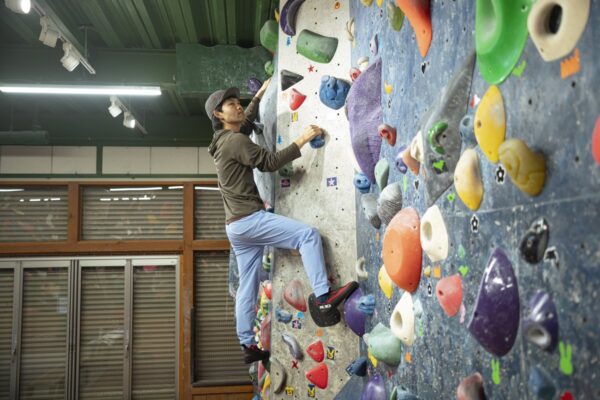 岩場での基本を知ろうの段【登山スキル上達道場 いつかはエクスペディション！】其の一｜PEAKS 2026年7月号