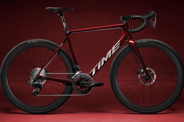 ダイニーマ搭載の新型ピュアロード、TIME「NXR」登場　アルプデュエズの血統を受け継ぐ戦略機｜TIME