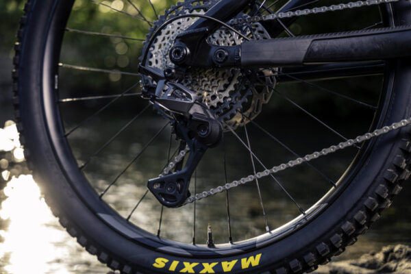 シマノ新型MTBコンポ「DEORE XT M8200」登場！機械式変速の性能と耐久性が大幅進化｜SHIMANO