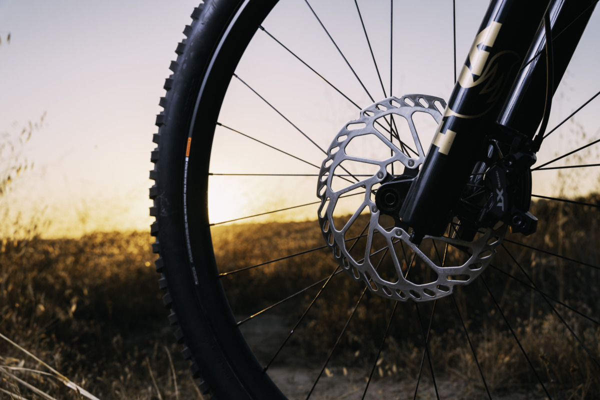 シマノがMTB用2.2mm厚ディスクブレーキローターを発表。熱管理と操作性を高めた新世代モデル｜SHIMANO