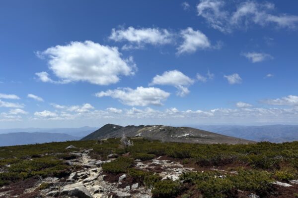 五葉山／長峰山／御在所岳／犬返し～石ヶ山丈｜アウトドアショップに聞く全国フィールド情報｜PEAKS 2026年7月号