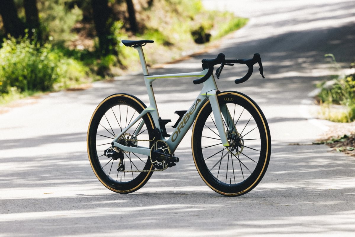 オルベアが新型Orca Aeroを発表　ライダーと統合する設計で21W削減を果たした最速マシン｜ORBEA