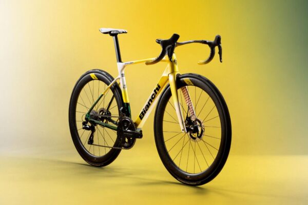 ビアンキが「SPECIALISSIMA TOUR DE FRANCE」を発表　ツール公式バイク就任を記念した世界113台限定モデル｜BIANCHI