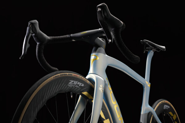 ピナレロ DOGMA F：Q36.5チームがツールで駆る限定カラーのフレームセットが発売｜PINARELLO