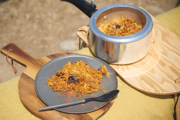守屋山の山頂で味わう「ヴォルケーノキーマカレー」｜天上のレストラン