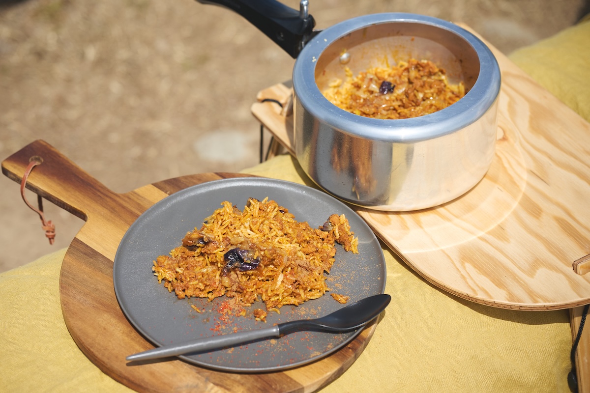 守屋山の山頂で味わう「ヴォルケーノキーマカレー」｜天上のレストラン