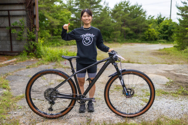 国内トップライダーの最新鋭XC用マウンテンバイクと哲学が宿る特注ハードテイル