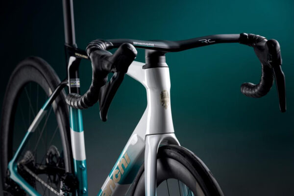 ビアンキ、次世代SPECIALISSIMA日本発売開始！軽量性と空力性能の頂点｜BIANCHI