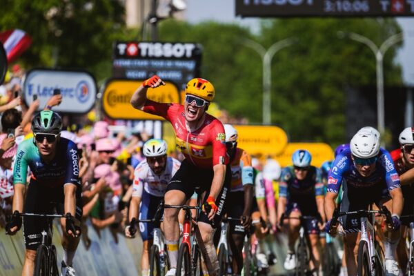 ヴァーレンショルトがツール初勝利　史上最速50.91km/hで進んだ第11ステージ｜ツール・ド・フランス2026