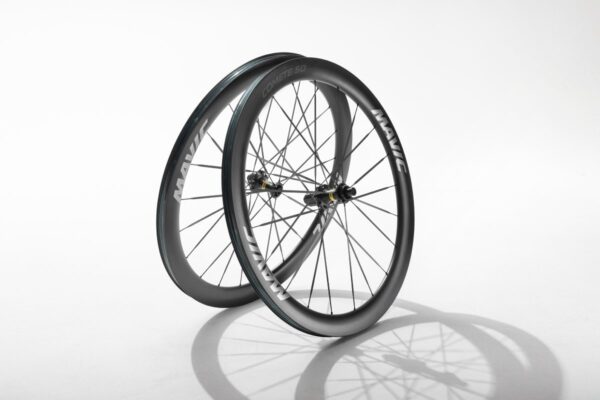 エアロカーボンスポークが導く新次元。マヴィックのフラッグシップ「COMETE 50」が誕生｜MAVIC