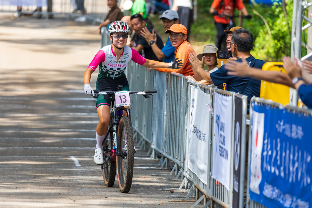小林あか里、亡き父との約束を胸に地元安曇野で勝利！　男子は沢田時　全日本選手権MTB XCC